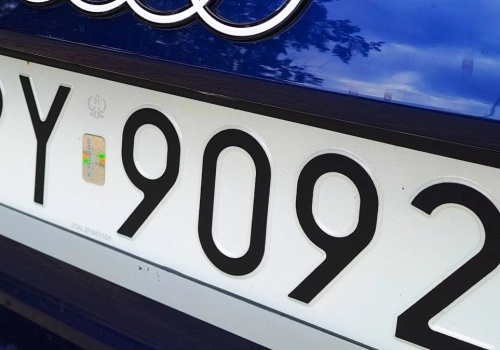 Złodzieje mają nowy cel. Tablice rejestracyjne sposobem na paliwo