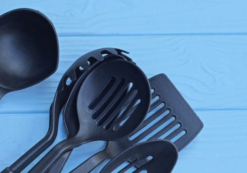 Niebezpieczne substancje w kuchennej łyżce. GIS ostrzega