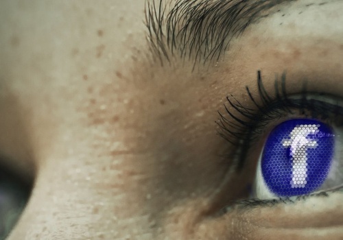 Nowy model AI w aplikacjach Mety. Odmienia Facebooka i Instagrama