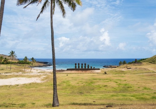 To najbardziej odizolowana wyspa turystyczna na świecie. Ma setki posągów, wciąż skrywa sekrety