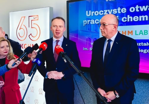 KGHM sfinansował nowoczesną pracownię chemiczno-fizyczną w II LO w Legnicy (FOTO)