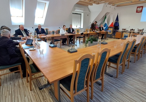 Największy klub radnych w Radzie Miejskiej Czerska zbojkotował nadzwyczajną sesję