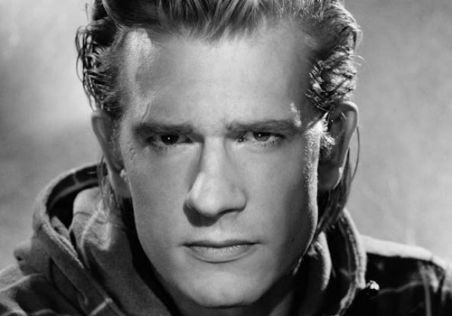 Syn gwiazdy francuskiego kina. Od dziecka na ekranie. Popularność okazała się dużą presją