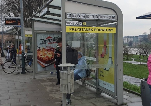 „Jak mam dojechać na bilecie 15-minutowym, panie prezydencie?” Miszalski odpowiada: „Autobusy się spóźniają, bo są korki” (wideo)