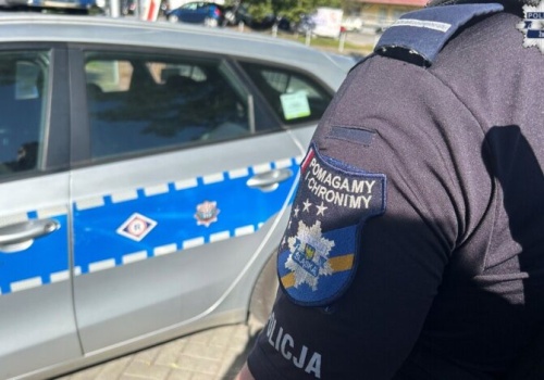 Z nożem ruszył na pracowników. Niebezpieczna sytuacja na osiedlu w Żorach