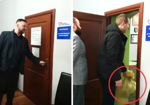 Przynieśli worek butelek na kaucję do biura posła KO z Tarnowskich Gór
