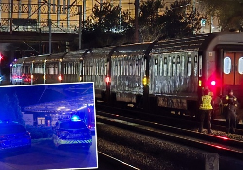 Służby z latarkami przy torach. Tragedia w Warszawie