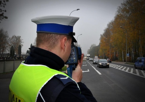 Przemyśl. Komendant policji przekroczył prędkość. Pochwalił interweniujących funkcjonariuszy