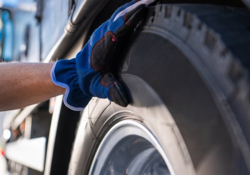 Jedna prosta czynność, a realnie obniża spalanie w aucie. Wielu kierowców tego nie sprawdza