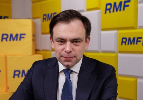 ​Czy budżet państwa wytrzyma rosnące wydatki na obronność i ochronę zdrowia? Minister finansów w RMF FM
