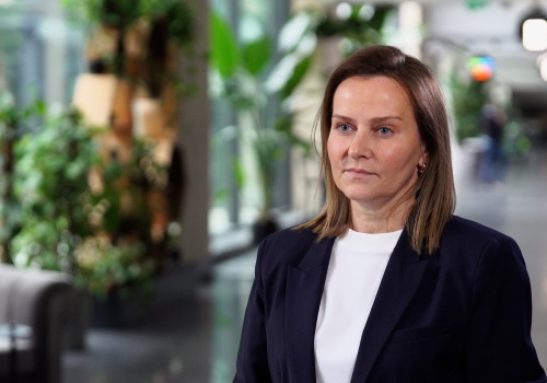 Nastolatki powszechnie korzystają z internetu i sztucznej inteligencji. Jednak ich wysokie kompetencje cyfrowe to mit