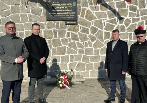 W szesnastą rocznicę upamiętnili ofiary katastrofy smoleńskiej