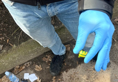 Mieszkańcy myśleli, że ktoś coś zgubił. „Archeolodzy” z osiedla pod lupą policji