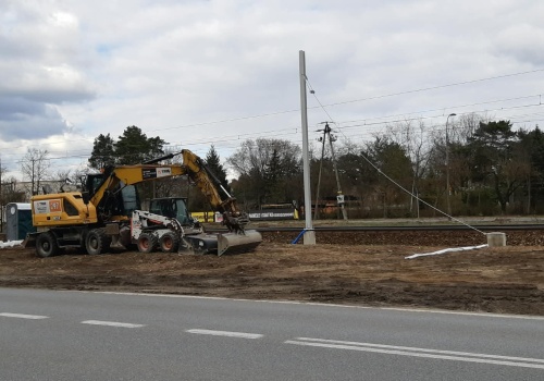 Pękające ściany przy budowie linii kolejowej. Mieszkańcy Wawra skarżą się na szkody