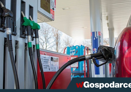 Orlen podnosi ceny paliw. Tak zarabia