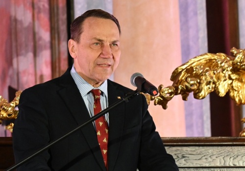 Kto stoi za Sikorskim? Szef polskiego MSZ ponownie zaproszony do Grupy Bilderberg