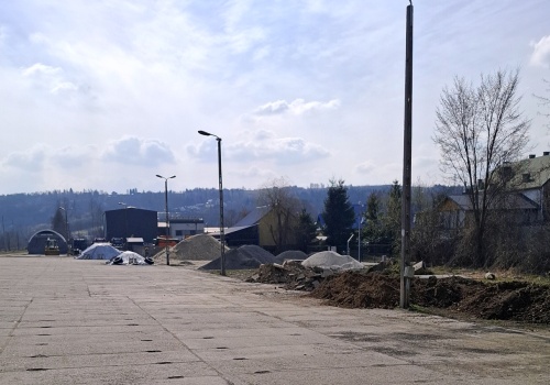 Można zostawić samochód i jechać dalej do pracy. Gromnik wybuduje Park&Ride