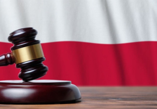 Ile zarabiają sędziowie Trybunału Konstytucyjnego? Jakie maja przywileje? Wyjaśniamy