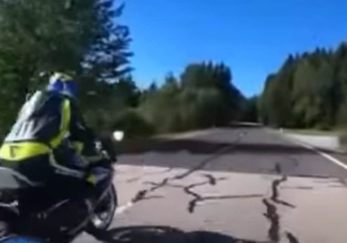 Zachowywali się, jakby droga należała tylko do nich. Potężne uderzenie przy ponad 150km/h!