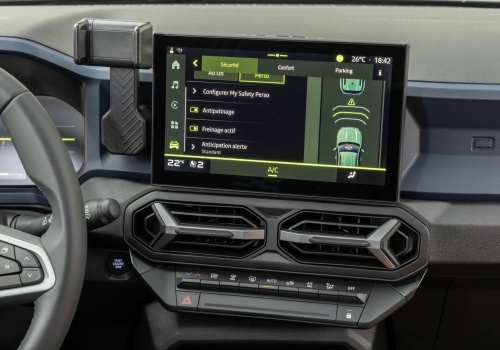 Nowa Dacia Duster i multimedia. Co oferuje marka w poszczególnych wersjach wyposażenia?