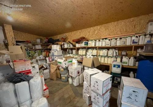 Kupowali puste opakowania od rolników i zalewali je podróbkami środków ochrony