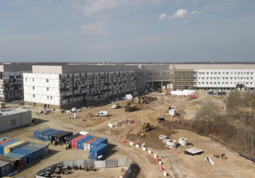 Nowa siedziba DCOPiH coraz bliżej ukończenia. Widać już docelowy kształt nowoczesnej inwestycji