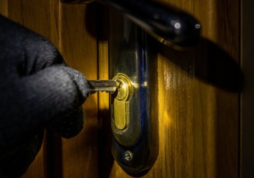 Włamywaczom wystarczy 30 sekund. Stara metoda złodziei jest bardzo skuteczna