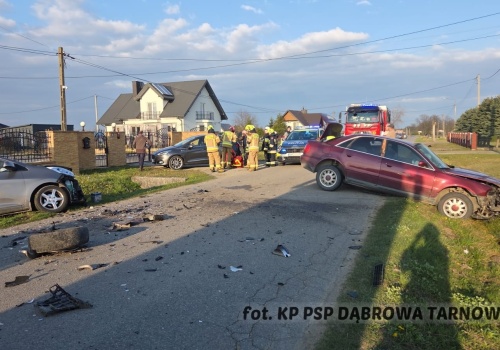 Wypadek na Powiślu Dąbrowskim. Dwie osoby zostały poszkodowane