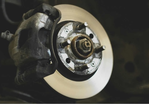 Kiedy korozja tarcz hamulcowych dyskwalifikuje je z dalszej eksploatacji?
