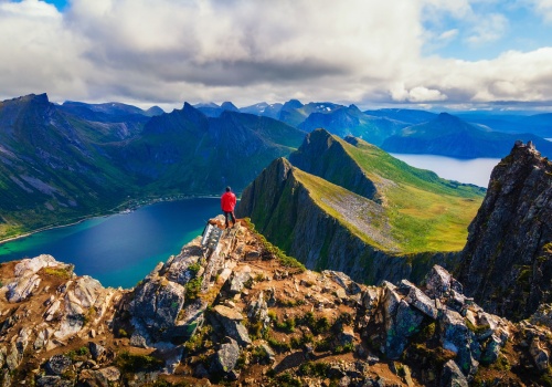Lato za kołem podbiegunowym 😍 Bilety do Tromso od 175 PLN ✈️ Zobacz dzień polarny na własne oczy ☀️