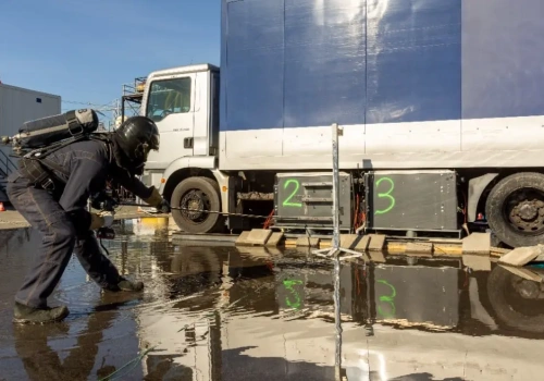 Testy szybszej metody gaszenia ciężarówek na prąd – na czym polega tu problem?