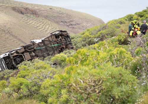 Tragiczny wypadek na Wyspach Kanaryjskich. Autokar z turystami spadł do wąwozu