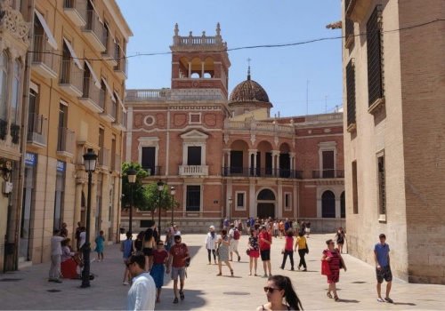 Hiszpania ogranicza napływ turystów. Wprowadza twarde limity