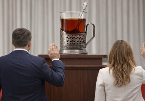 Państwo IKEA. Jak ślubowanie złożyło się „wobec” herbaty