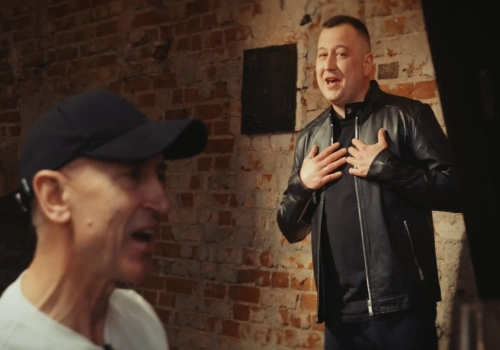 Maxel wraca i miesza w disco polo. „Szafirowe oczy” już jutro