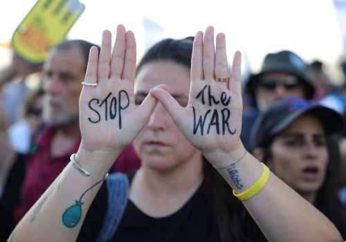 Włoski arcybiskup: kto popiera wojnę, powinien być ekskomunikowany