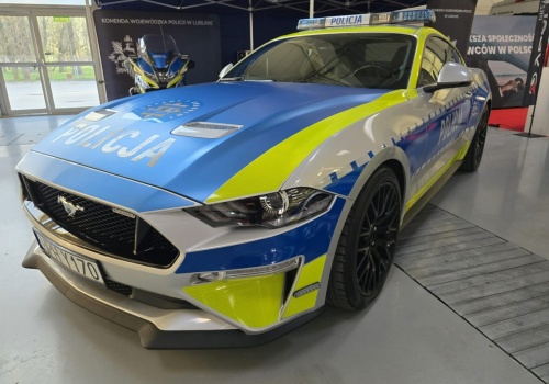 Policyjny Mustang GT na trasie S17. Radiowóz przyjechał do Lublina