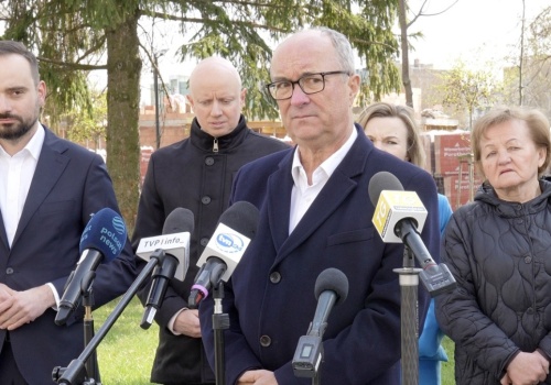 Czarzasty przyjechał do Sosnowca. Nie chciał odpowiedzieć na pytania. „Ucieko jak szczur”