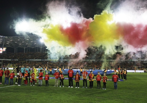 Żółto-Czerwone derby na remis