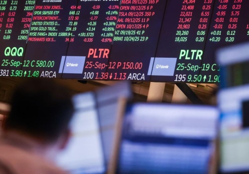 Mieszany finał piątkowej sesji na Wall Street. Cały tydzień na solidnym plusie