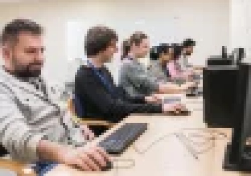 Sypie się gospodarka oparta na taniej sile roboczej młodych wykształconych