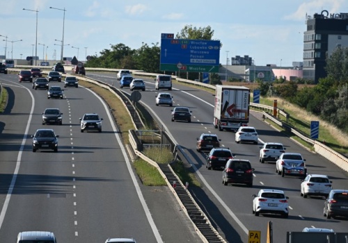 Jakie auta kupują Polacy? Raport za pierwszy kwartał 2026 pokazał zaskakujące wnioski