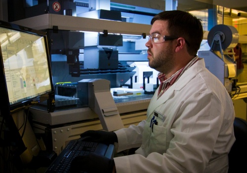 Diagnozowanie endometriozy. Nowe biomarkery umożliwiają wczesne, nieinwazyjne wykrywanie