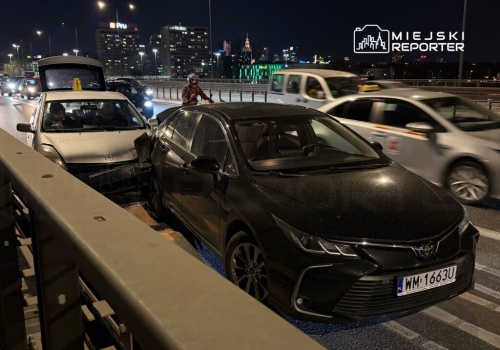 Zderzenie 4 aut na Moście Łazienkowskim. Dwa pasy były zablokowane