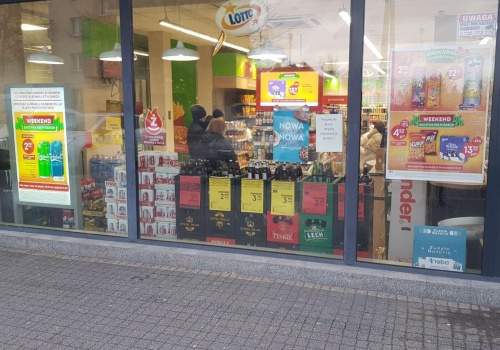 Czy 12 kwietnia sklepy są otwarte