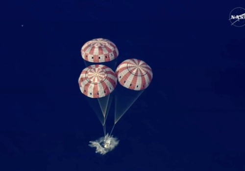 Kapsuła Orion z załogą misji Artemis II bezpiecznie wodowała na Pacyfiku