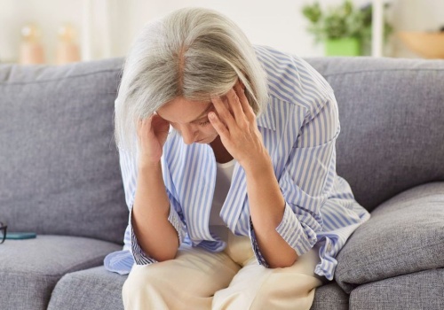 Problemy z węchem i wstawaniem to objawy. Parkinson to nie tylko drżenia