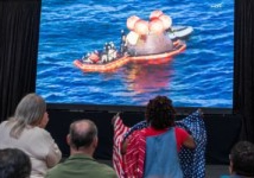 Historyczna misja Artemis II zakończona. 