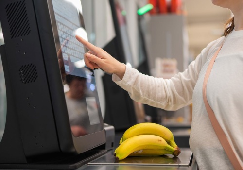 Kasujemy produkty, za które sami zapłacimy. Za pracę na kasie samoobsługowej nikt nam nie płaci