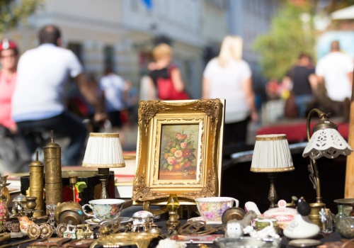 To najdłuższy pchli targ w Niemczech. Odbywa się tylko raz w roku, ma aż 10 kilometrów i przyciąga tłumy